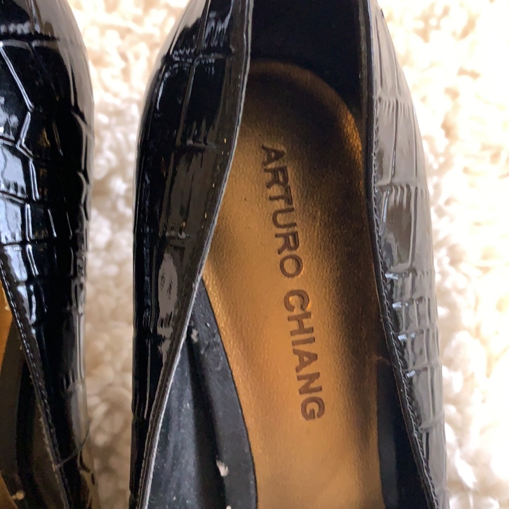 Heels - Picture 2 of 7
